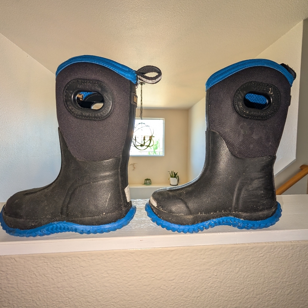 MUDS Size 8 Kids Boots